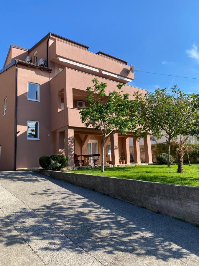 App Ratkovic Apartment โนวีวีโนดอลสกี ภายนอก รูปภาพ